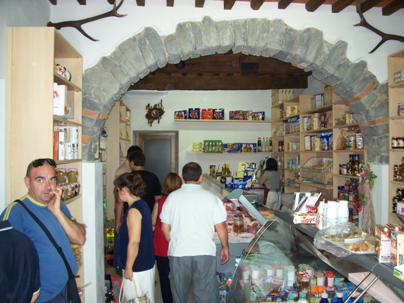  Image name: AlimentariMirka06.jpg 
 width: 801 pixel 
 height: 602 pixel 
 Size: 418217 bytes 
 Click to enlarge 